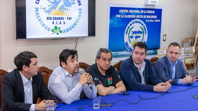Daniel Harrington, Martín Pérez y ex combatientes de Malvinas presentaron la demanda por el radar en Tierra del Fuego.