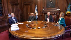 Sergio Torres, presidente de la Suprema Corte, junto a Verónica Magario y Alejandro Dichiara. Sergio Torres, presidente de la Suprema Corte, junto a Verónica Magario y Alejandro Dichiara.