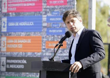 Axel Kicillof vs. Javier Milei por la licitación de las rutas