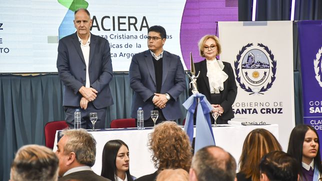 El gobernador Claudio Vidal, la secretaria de Culto provincial y una referente del evangelismo nacional