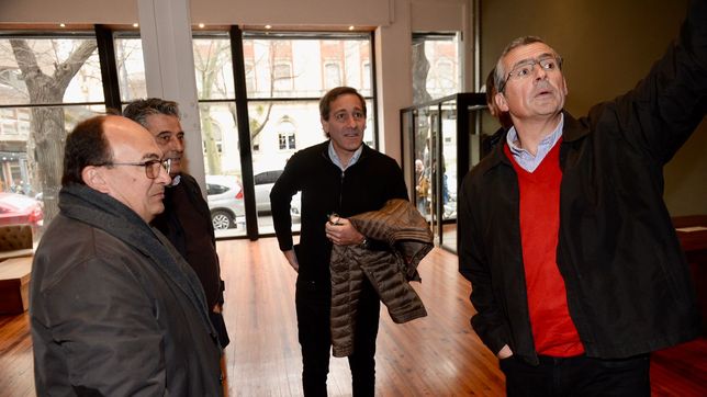 piquete de intendentes de jxc en la plata: le reclaman $10 mil millones a kicillof