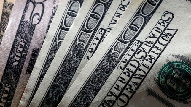 tras los cambios en economia, el dolar se estabilizo en 57 pesos