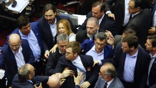 en un clima espeso, el gobierno encaminaba el presupuesto que obsesiona a macri