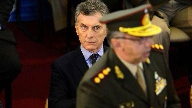 previo al plan de accion de ff.aa. en seguridad, remueven al jefe del ejercito
