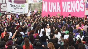 Marcha feminista frente al Congreso.