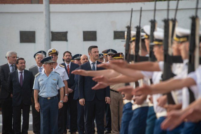 Luis Petri afronta la interna militar&nbsp;