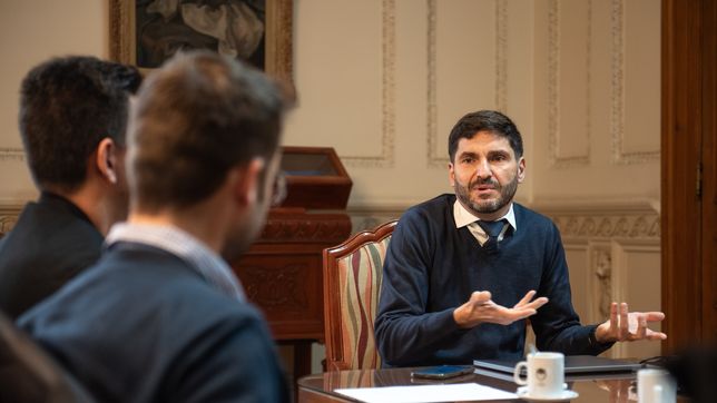 Maximiliano Pullaro recibió a los periodistas de Letra P en la sede Rosario de la Gobernación. Foto: Farid Dumat Kelzi