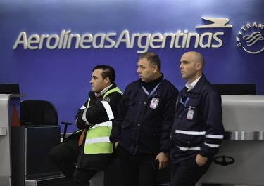 Aerolíneas Argentinas acuerda con gremios aeronáuticos