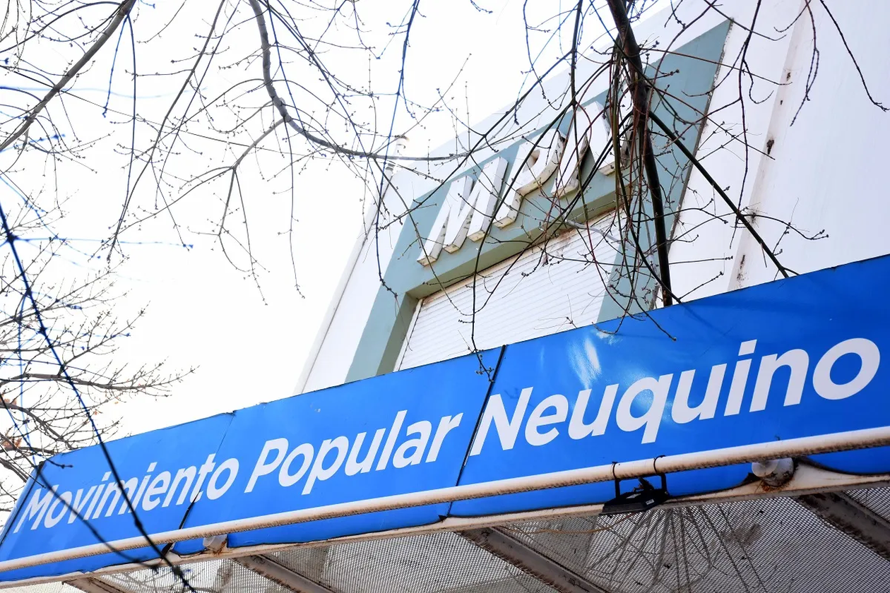 La actual Carta Orgánica del MPN exige que las listas reúnan avales equivalentes al 10% del padrón de afiliados.