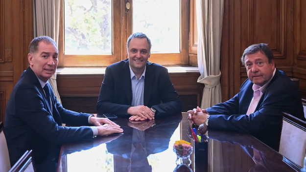 Diego Santilli, Manuel Adorni y Alberto Weretilneck dialogaron sobre Río Negro.