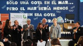 En Hurlingham Karina Rabolini entregó lentes y juegos educativos