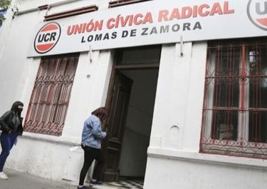 En estado de ebullición, la UCR lomense define su destino