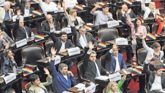 espinoza pidio al gobierno ?cumplir y reclamar por la institucionalidad?