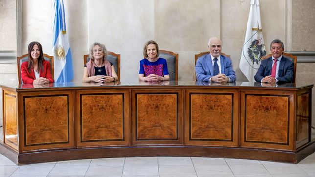 Marcela Vivian De Langhe, Alicia Ruíz, Inés Mónica Weinberg de Roca, Luis Lozano y Santiago Otamendi.