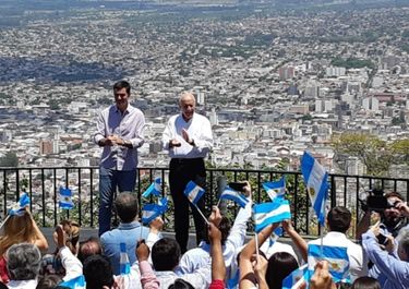 Lavagna cerró la campaña en Salta: “Las sociedades polarizadas no crecen”