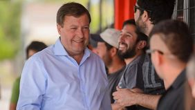 Particular respaldo de un senador a Fernández en el peor día del Gobierno