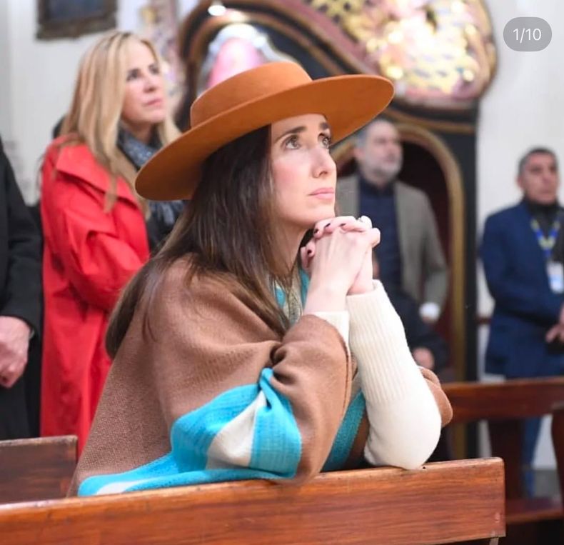 Victoria Villarruel rezando.&nbsp;