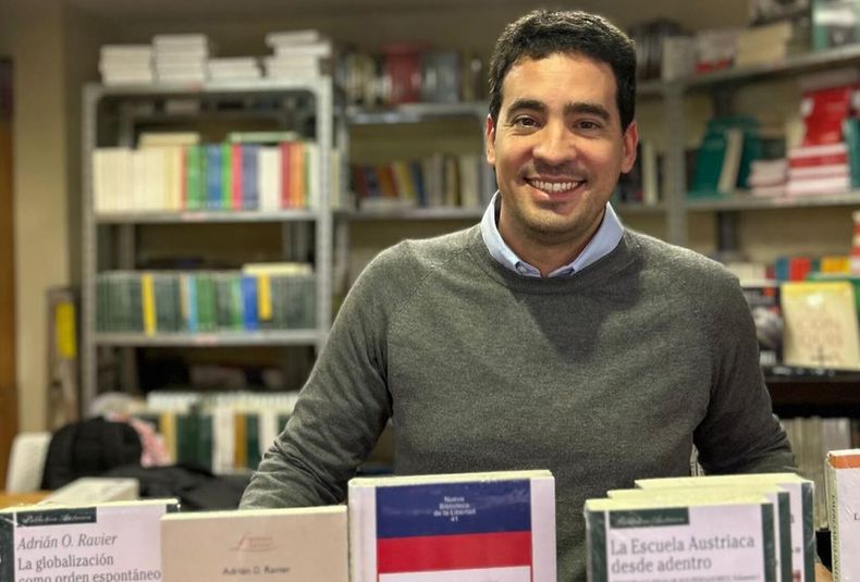 Adrián Ravier da clases en la Universidad Nacional de La Pampa. Quiso ser candidato en 2023 y se quedó con las ganas. ¿Es ahora?