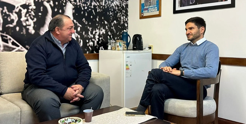 Los electos. Juan Pablo Poletti, próximo intendente santafesino, en la primera reunión con el próximo jefe de la Casa Gris, Maximiliano Pullaro.  