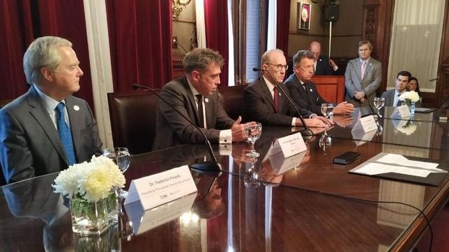 firman un convenio etico digital para evitar fake news durante las elecciones