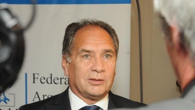 descalzo minimiza la escalada de cruces: la sangre no va a llegar al rio