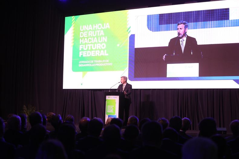 Rogelio Frigerio fue el anfitrión del encuentro en Entre Ríos. Los gobernadores le dijeron a Toto Caputo 