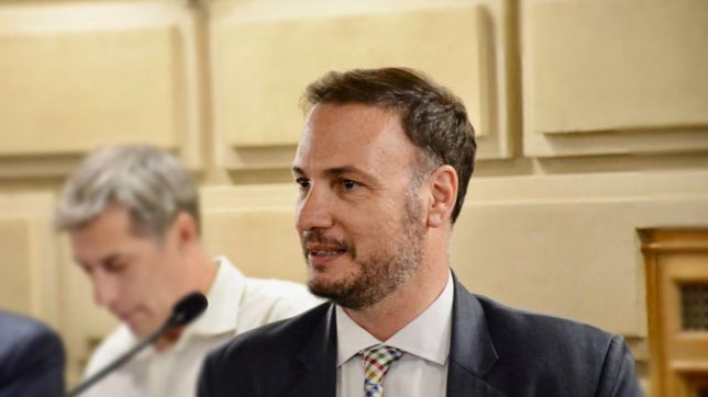 denuncian lentitud en la construccion de la autopista 33