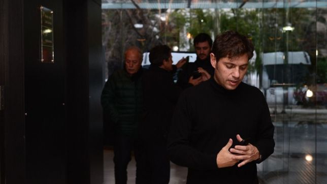 el grupo 135: el chat donde kicillof baja linea a intendentes y candidatos