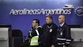 Aerolíneas Argentinas acuerda con gremios aeronáuticos