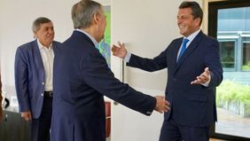 Massa pone a prueba sus superpoderes para tender puentes con Schiaretti