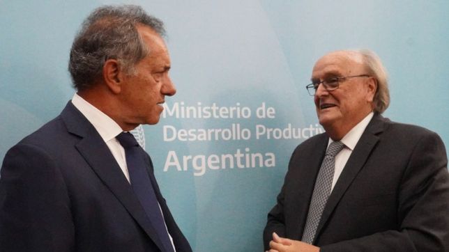 spoiler alert: scioli se venga del beso de oso y anticipa a su sucesor