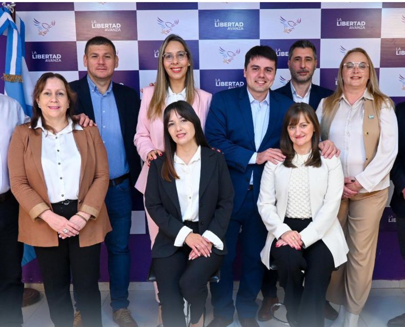 Candidatos y candidatas de la alianza La Libertad Avanza, que comanda el sector libertario con presencia de la UCR de Chaco.