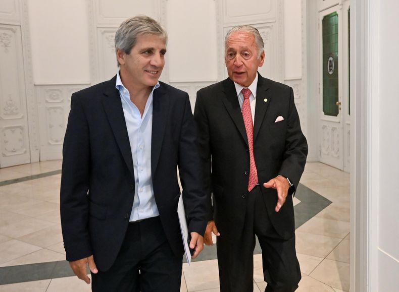 Toto Caputo con el titular de la UIA, Daniel Funes de Rioja