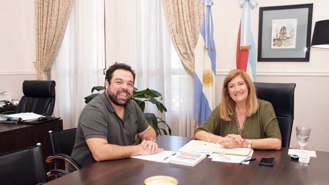 La ministra de Gobierno, Rosario Romero, y su sucesor: Manuel Troncoso.