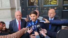 Maximiliano Pullaro junto a los exgobernadores Antonio Bonfatti y Omar Perotti. 