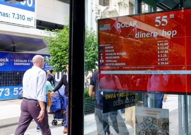 Peleas con inversores y más tensión en el mercado después del default de Macri