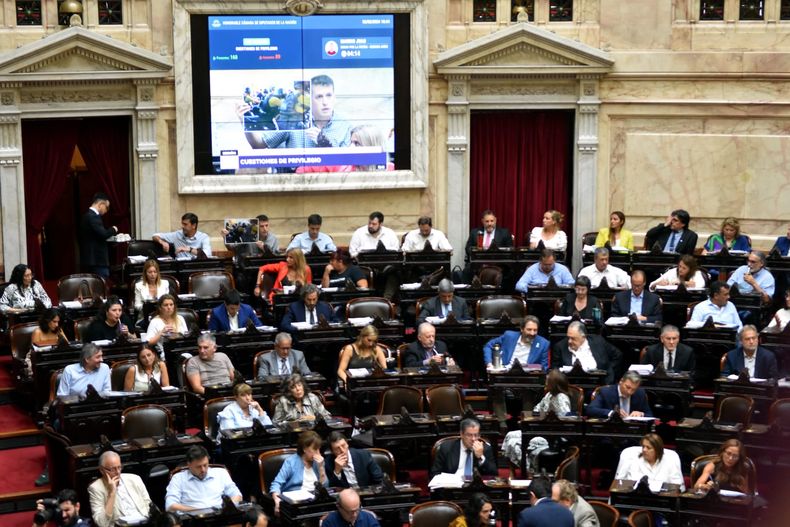 Sesi&oacute;n en el Congreso por la ley &oacute;mnibus de Javier Milei.
