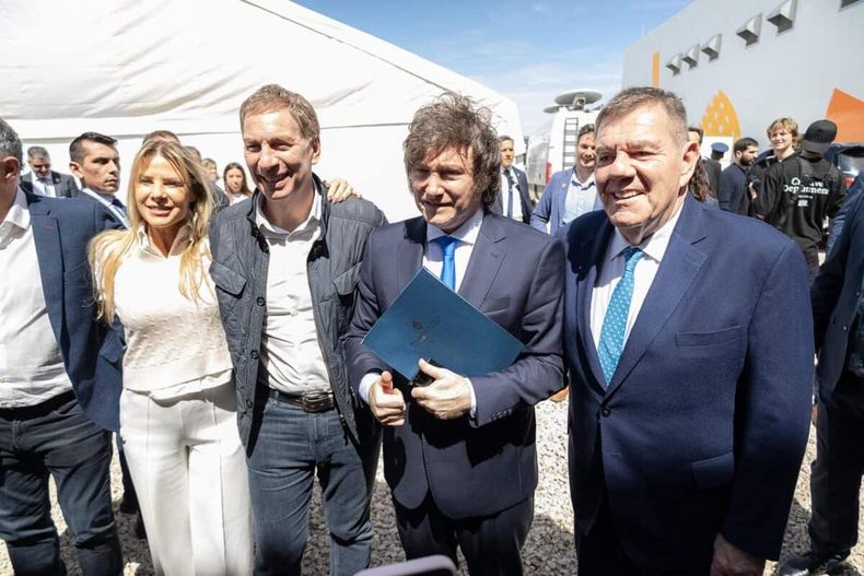 Javier Milei, junto a Diego Santilli y Guillermo Montenegro, posibles reemplazos de Patricia Bullrich.