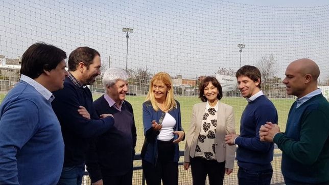 con desembarco masivo de candidatos, todos redobla la campana en la primera