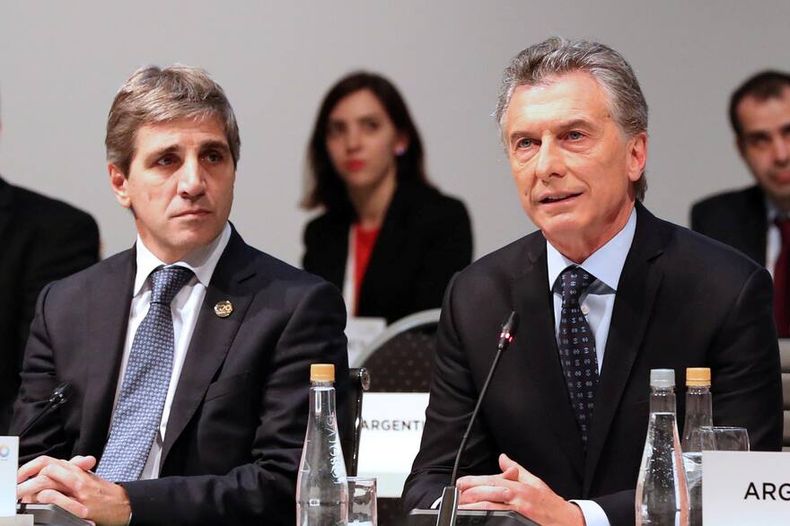 Toto Caputo, junto a Mauricio Macri, en su época de endeudador en jefe. Toto Caputo, junto a Mauricio Macri, en su época de endeudador en jefe.
