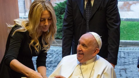 Fabiola Yañez visitó al papa para movilizar una campaña mundial antibullying
