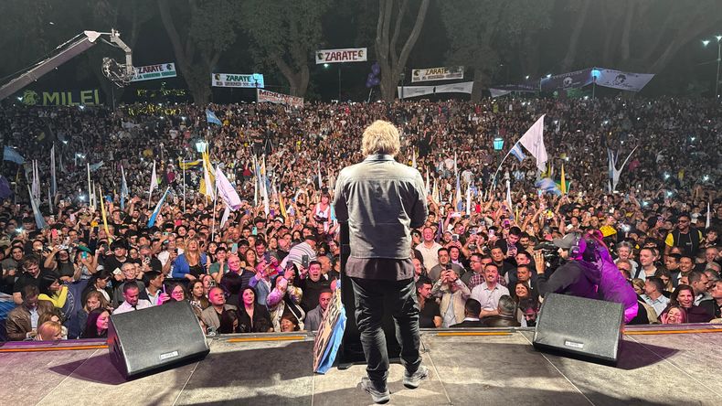 Javier Milei en Parque Lezama. La pobreza es de otros.