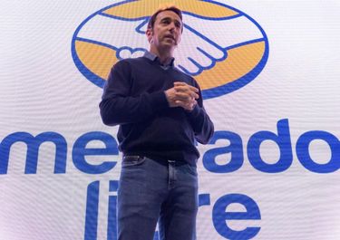 Galperin va por el negocio de los seguros y apila enemigos