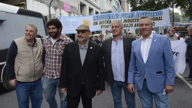 Empresarios pymes movilizados contra las políticas de Javier Milei