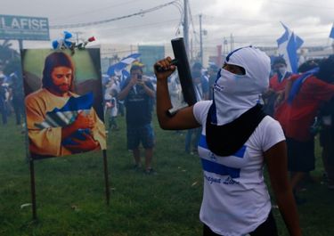 Condenas por el desalojo violento de una universidad en Nicaragua