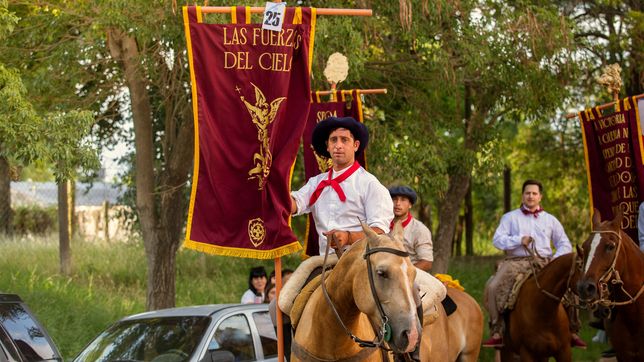 Las Fuerzas del Cielo desfilaron durante el Festival Nacional de Jineteada y Folclore en Diamante, Entre Ríos.&nbsp;
