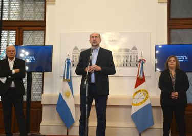 Pandemia borra grieta: Perotti convocó a exministros del socialismo