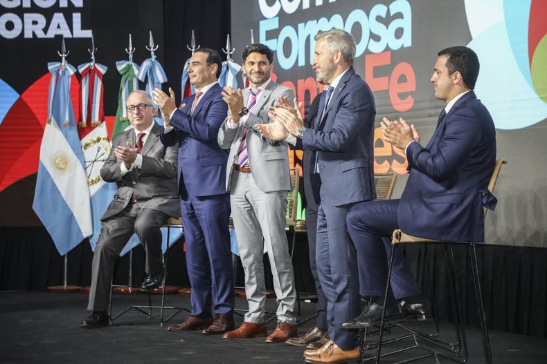 Seis gobernadores lanzaron en Santa Fe la Región Litoral