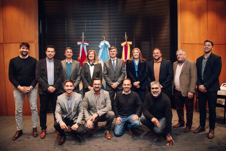 Daniel Passerini, junto a intendentes de la Región Centro.