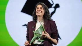 La escritora argentina Samanta Schweblin, contra la motosierra de Javier Milei: La universidad está quebrada.&nbsp;